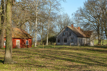 Worn unpainted wooden house © Björn Kristersson