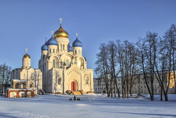 Fototapeta premium Nikolo-Ugreshsky Monastery in Moscow region on sunny winter day