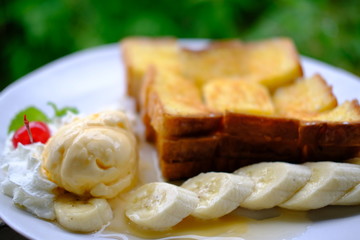 honey toast with vanilla ice cream