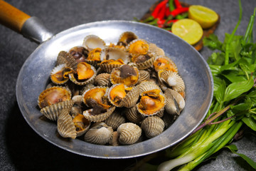 Scallop cockles with Seafood sauce