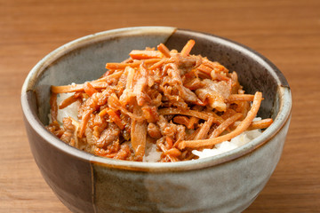 牛肉の金平丼