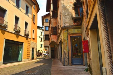 Fototapeta premium narrow street in italy