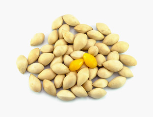 pile of raw ginkgo biloba