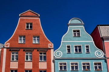 Fototapeta premium alte giebelhäuser in rostock, deutschland