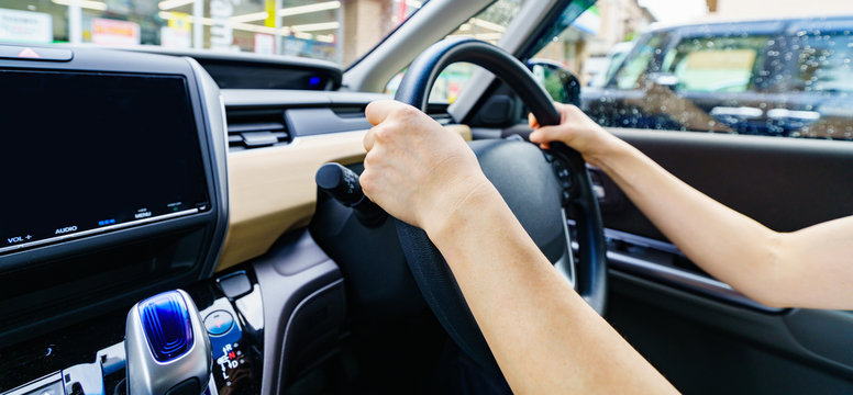 Japanese lady driver stop the car in front of convenience store for shopping and break