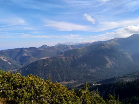 Skrajny Salatyn, Przedni Salatyn (słow. Predn&yacute; Salat&iacute;n