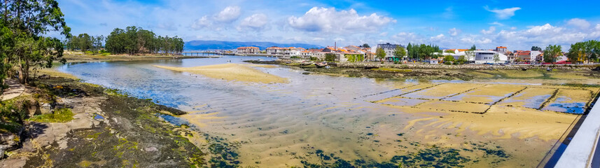 Panoramic view of Vilanova de Arousa at low tide