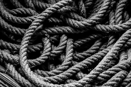 Black and white photo of the tangled rope