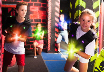 Obraz na płótnie Canvas Teenagers having fun on lasertag arena
