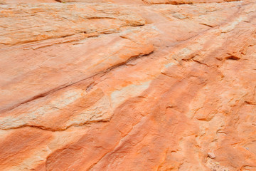 ピンク、黄色、オレンジの砂岩