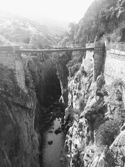 puente del rey caminito del rey malaga imagen en blanco y negro