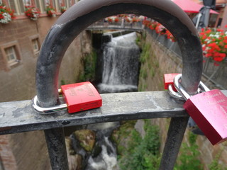 Liebesschlösser in Saarburg
