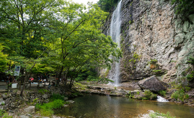Fototapeta na wymiar 순창 강천산 군립공원 인공폭포