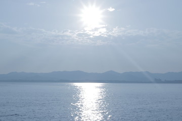 海だぁ！と叫びたくなる真夏の輝く蒼い海と空と太陽