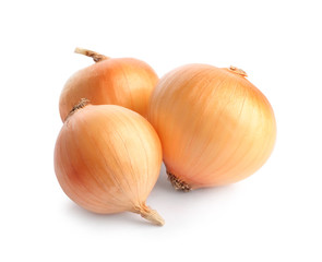 Fototapeta premium Fresh ripe onion bulbs on white background