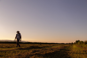Obraz na płótnie Canvas backpacker traveler walking at sunrise