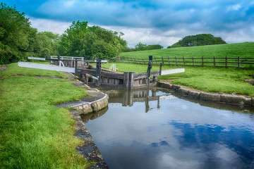 Obraz premium View of a British canal lock in rural setting