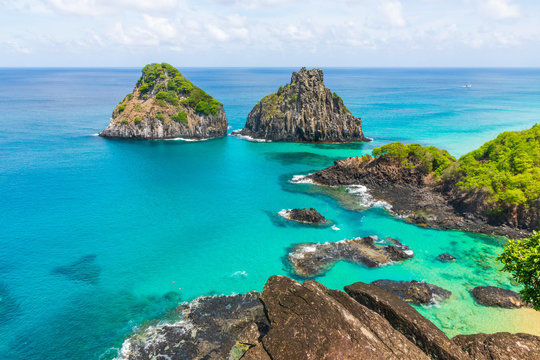 View of Morro dos Dois Irm&atilde;os and Baia dos Porcos in Fernando de Noronha, a paradisiac tropical island off the coast of Brazil