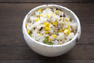 そら豆とコーン粒の混ぜご飯