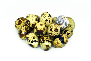 Obraz premium Quail eggs isolated on white background