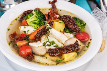 Knoop of veal and seafood with vegetables according to the Mediterranean recipe