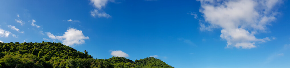 Obraz premium Panorama of Beautiful landscape mountain with clear blue sky and white cloud background. Clearing day and Good weather in the morning.