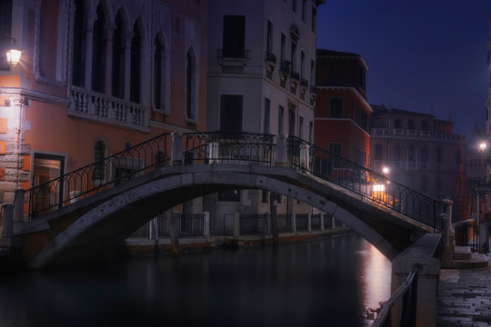Venetian paths 127 (Ponte de le Maravegie), Venice, Veneto, Italy