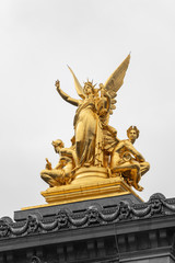 Fototapeta na wymiar statue of an angel on the roof