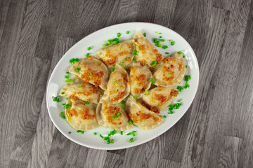 Polskie pierogi z cebulką 