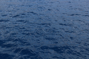 klares blaues Meerwasser Nahaufnahme