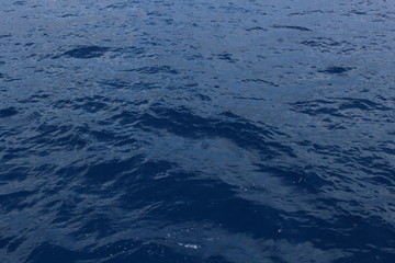 klares blaues Meerwasser Nahaufnahme