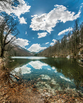 lake in mountains © Alexei Alekhin