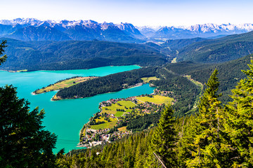 Der Ausblick vom Herzogstand auf den wunderschönen Walchensee