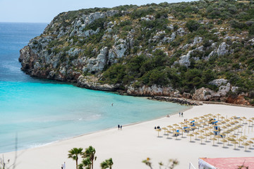 Obraz premium The beautiful beach of Cala en Porter photographed from the town.