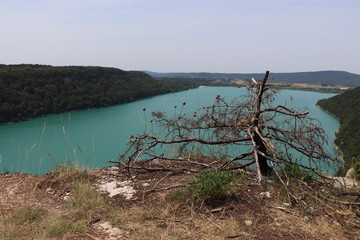 Lac de Chalain dans le Jura - 280366956