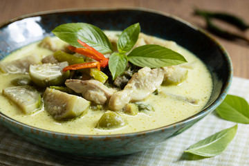 Thai chicken green curry with eggplant
