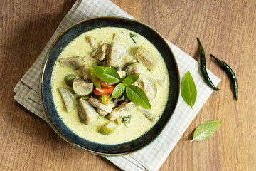 Thai chicken green curry with eggplant