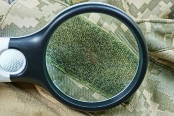 black magnifier  increases green velcro on spotty clothes