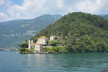 Fototapeta na wymiar View of the Villa del Balbianello in the city of Lenno on Lake Como.