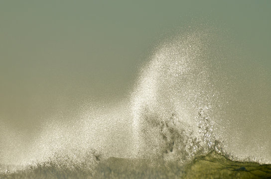 Wave spray as waves break into strong headwind is called spindrift