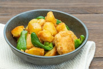ジャガイモと鶏のつくねの煮物