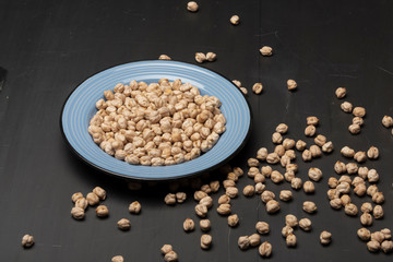 Chickpeas in the blue plate on the table