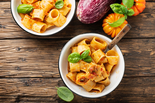 pasta calamarata with vegetarian sauce