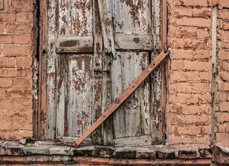 Fototapeta na wymiar old red painted closed wooden window