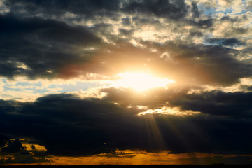 Obraz premium Beautiful sunset - dark sky with clouds and sunlight