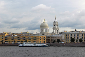 Fototapeta na wymiar Neva embankment in St. Petersburg