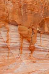 砂岩背景（ピンク、黄色、オレンジ）
