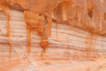 砂岩背景（ピンク、黄色、オレンジ）