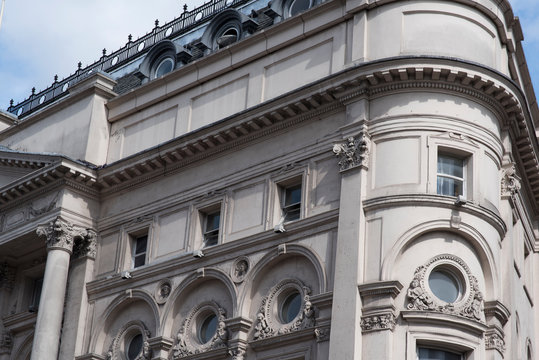 Picadilly Cornice