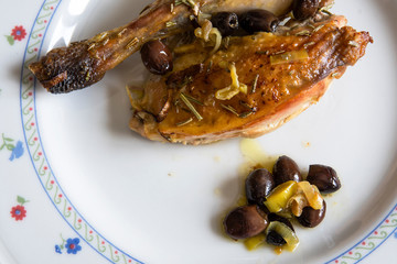  Roast guinea fowl with olives and shallots